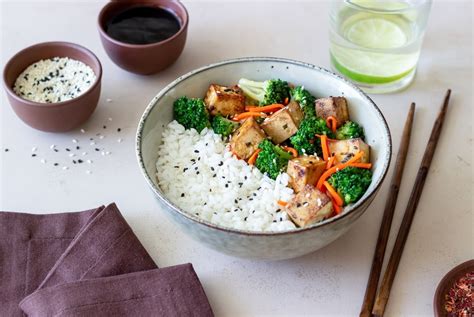  Caldo de Peixe com Vegetais Marinhos: Uma Sinfonia de Sabores Frescos e Texturas Inusitadas?