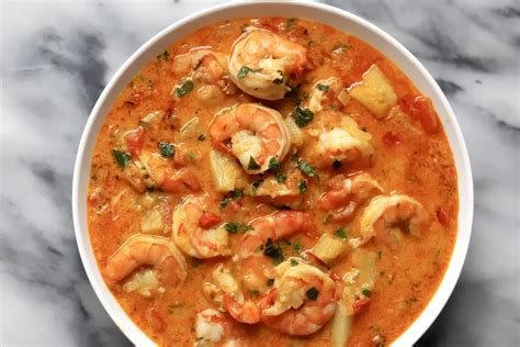  Moqueca de Camarão: Uma Sinfonia de Sabores Marinhos em um Caldo Picante e Acalentado!