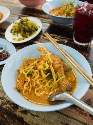  Khao Soi: Uma Sinfonia Explosiva de Sabores Picantes e Cremosos em Chiang Mai!