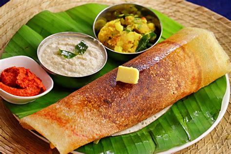  Mysore Masala Dosa: Uma explosão de sabores especiados que abraça o seu paladar com uma textura sedosa e macia!