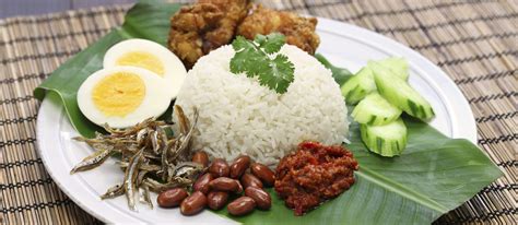  Nasi Lemak: Um Prato Encantador com Sabor Tropical que Transporta seus Sentidos para um Paraíso Culinário Malaio!