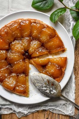  Tarte Tatin, uma explosão de sabores caramelizados em uma crosta amanteigada!